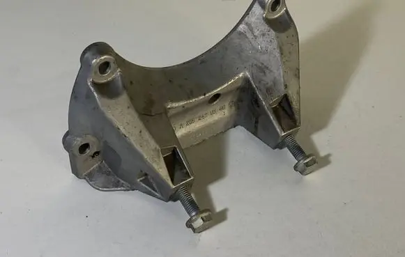 Mercedes-Benz S W222 Gearbox mounting bracket A2052420340