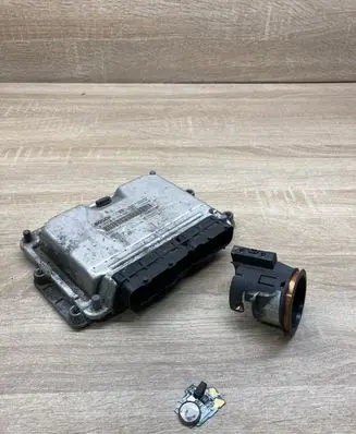 Renault Megane II Engine ECU kit and lock set 8200141954 0281010442 7700425327