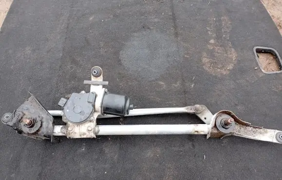 Subaru Outback Front wiper linkage and motor