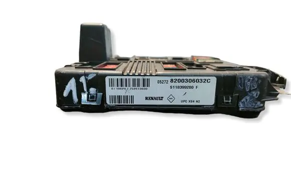 Renault Scenic II - Grand scenic II Center console control module 0527 8200306032C S118399200F