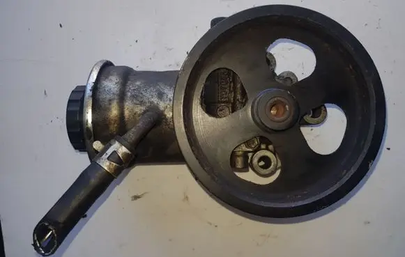 Toyota Avensis T250 Power steering pump