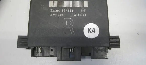Mercedes-Benz E W210 Door control unit/module 2108203626