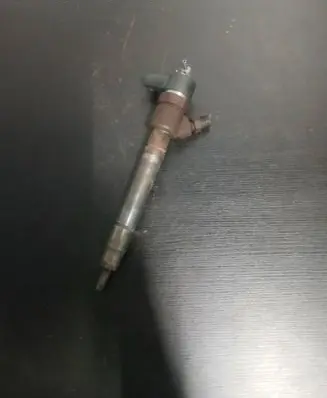 Volvo XC90 Fuel injector 30750283