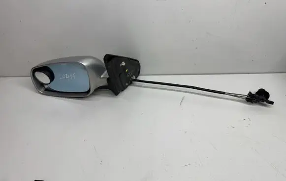 Volkswagen Golf IV Front door electric wing mirror LLL36945