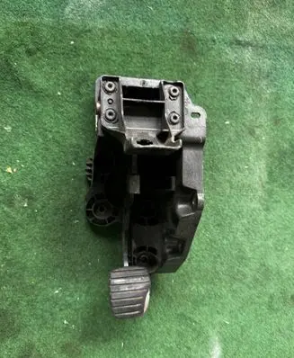 Renault Trafic III (X82) Brake pedal 465010176R 93868407