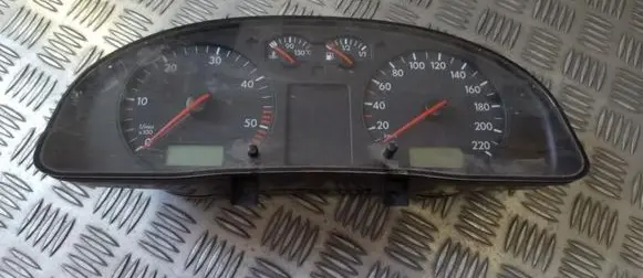 Volkswagen PASSAT B5 Speedometer (instrument cluster) 3b1919860c