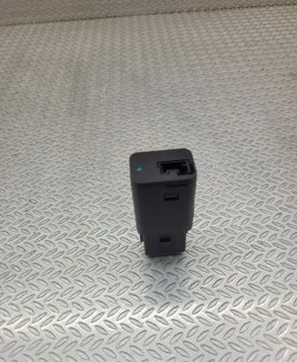 Opel Mokka B USB socket connector 98217039DX
