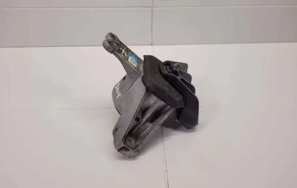 Hyundai Tucson IV NX4 Engine mount bracket
