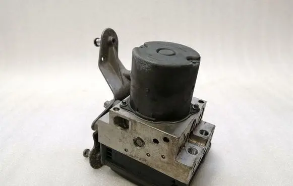 Mercedes-Benz CLS C219 ABS Pump A2114312012