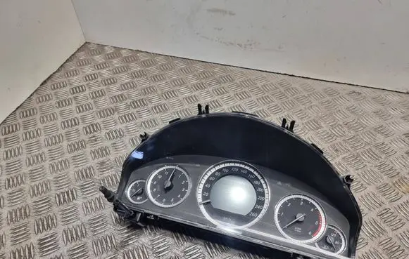 Mercedes-Benz E W212 Speedometer (instrument cluster) A2129004104 A2C53279093