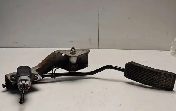 Nissan X-Trail T31 Accelerator throttle pedal 18919AM810 4D26