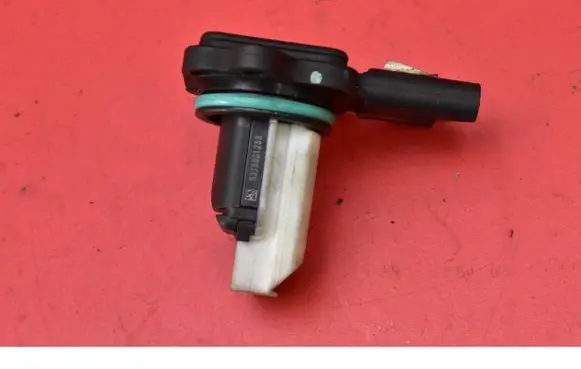 BMW X3 E83 Mass air flow meter 7520519-03