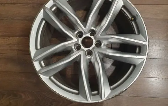 Audi Q7 4M R21 alloy rim 4M0601025S 4M0601025T