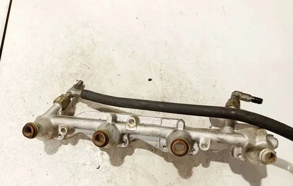 Ford Escort Fuel main line pipe 938F9D280