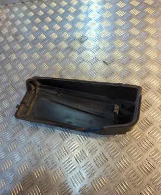 Mercedes-Benz C W204 Air filter box cover 