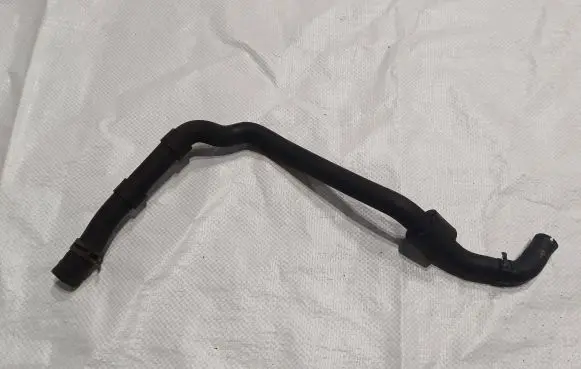 Volkswagen PASSAT B8 Engine coolant pipe/hose