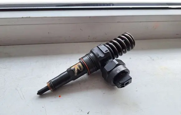 Ford Galaxy Fuel injector 038130073R 0414720018
