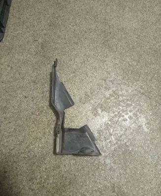 BMW 5 E39 Engine mounting bracket 8222130