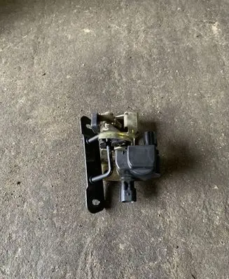 Jeep Cherokee Tailgate window lock/catch/latch 445AAA