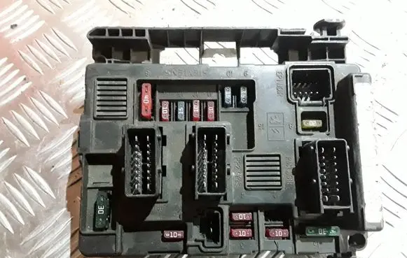Peugeot 206 Fuse module BSMB2