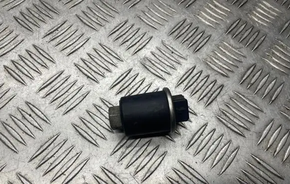 Volkswagen PASSAT B5 Air conditioning (A/C) pressure sensor 8D0959482 SP3H2080