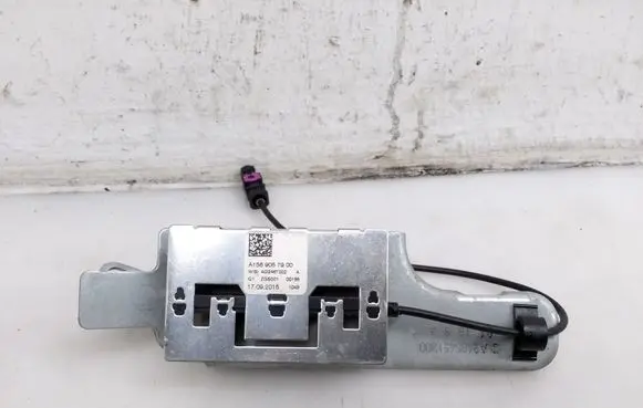 Mercedes-Benz A W176 Aerial antenna amplifier A1569057900 A2465451300