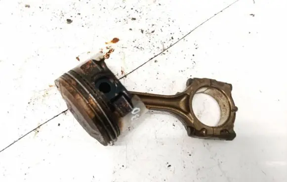 Mitsubishi Colt Piston with connecting rod