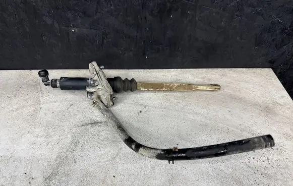 Volvo S80 Clutch master cylinder 30651400