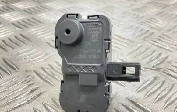 Fuel tank cap lock