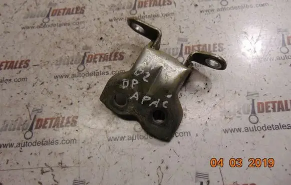Toyota Avensis Verso Front door lower hinge 