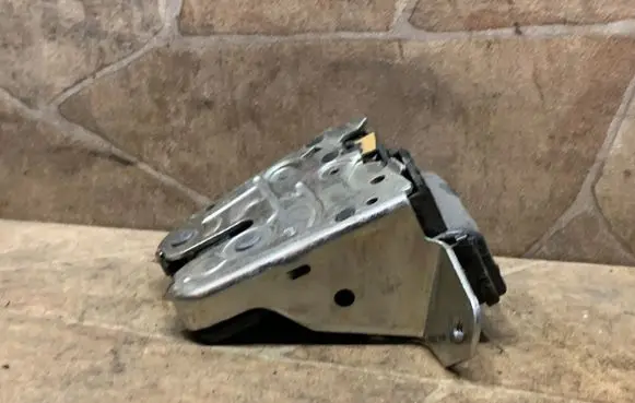 Tailgate/trunk/boot lock/catch/latch