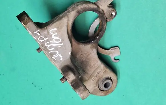 Engine mount bracket