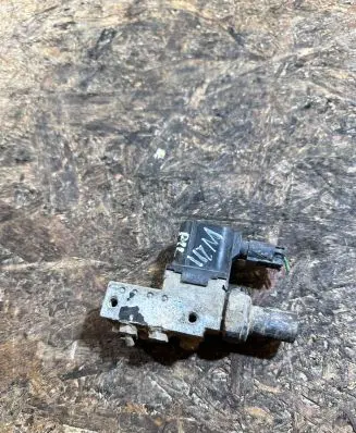 Mercedes-Benz CLS C219 Air suspension valve block A2113200158