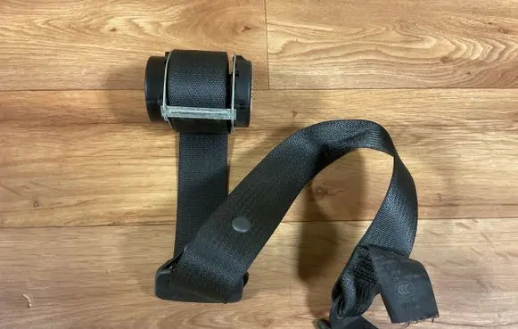 Opel Astra H Rear seatbelt 13296214