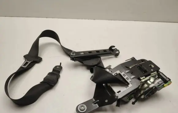 Mercedes-Benz E W212 Front seatbelt A2128600886