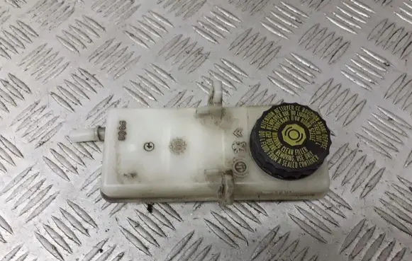 Citroen C4 I Brake fluid reservoir 0204224574