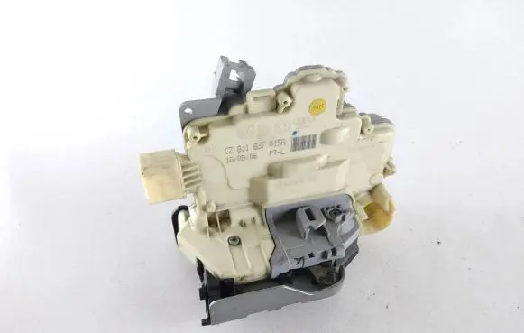 Audi TT TTS Mk2 Front door lock 8J1837015A