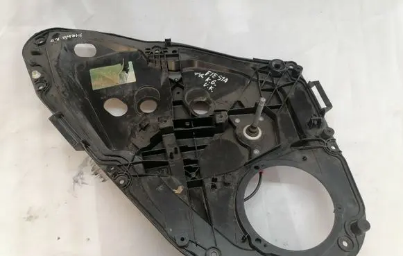 Rear door manual window regulator