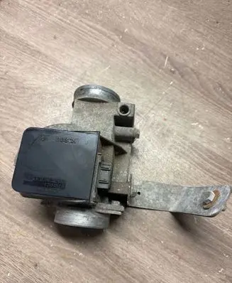 BMW 3 E30 Mass air flow meter 12850529 0280202050