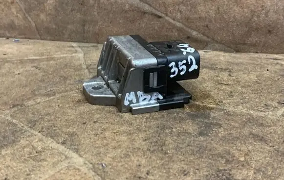 BMW 3 F30 F35 F31 Glow plug pre-heat relay 8514120