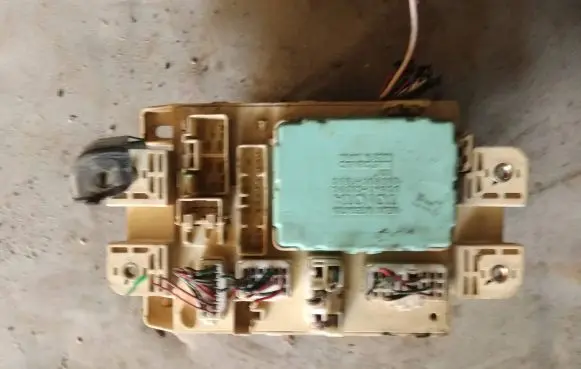 Toyota RAV 4 (XA10) Fuse box set 8264120190 0689001550