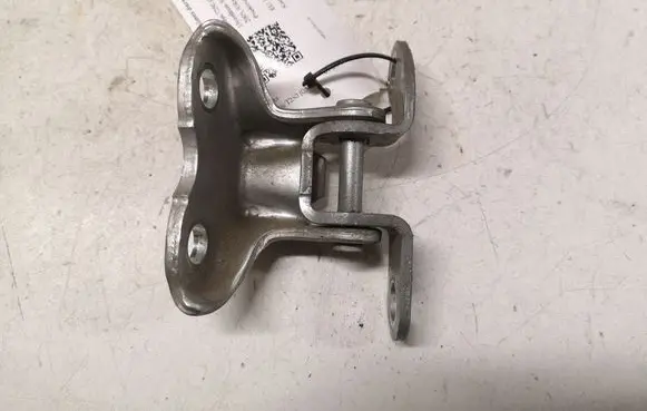 Toyota Avensis T250 Rear door upper hinge