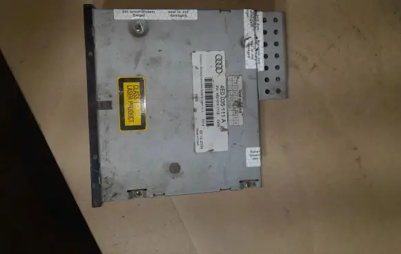 Audi A4 S4 B7 8E 8H CD/DVD changer 4E0035111A 4E0910111E