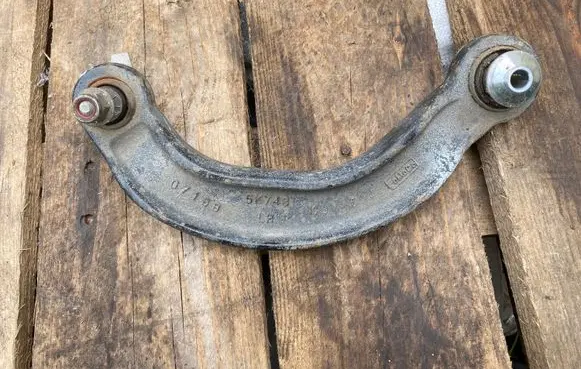 Ford Mustang VI Rear upper control arm/wishbone 5K743