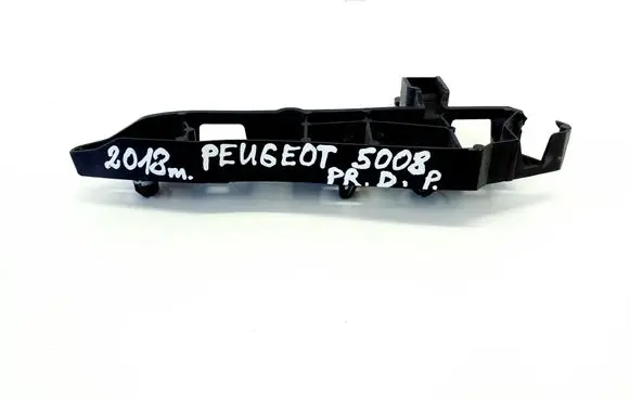 Peugeot 5008 II Front bumper mounting bracket 9810975386