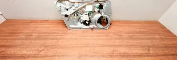 Volkswagen Tiguan Front door window regulator with motor 5N0837755 5N2837729D 5N0929702D