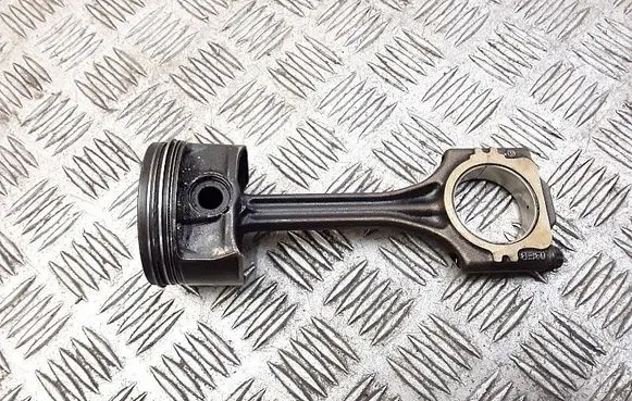 Volkswagen Polo V 6R Piston with connecting rod 
