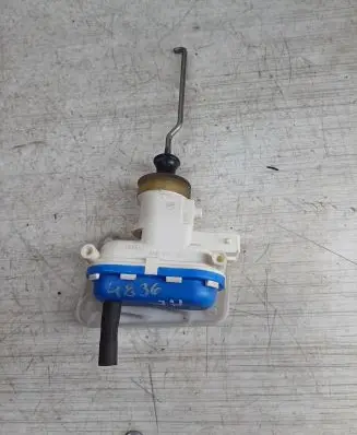 Audi 80 90 S2 B4 Central locking motor 8A0862153