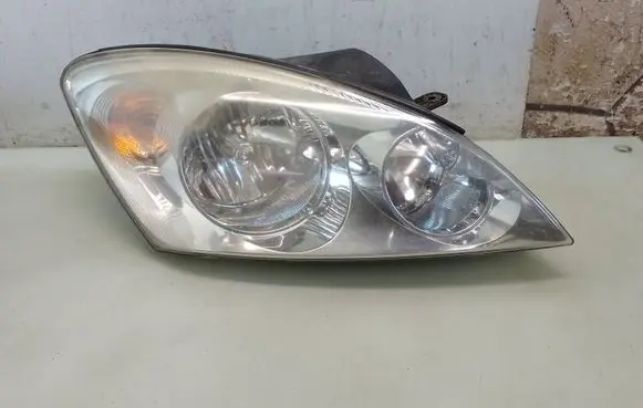 KIA Ceed Headlight/headlamp 921021H000