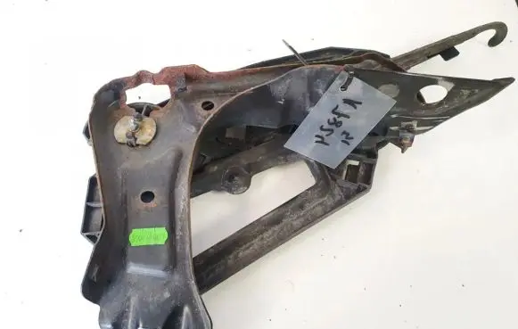 Headlight/headlamp mounting bracket